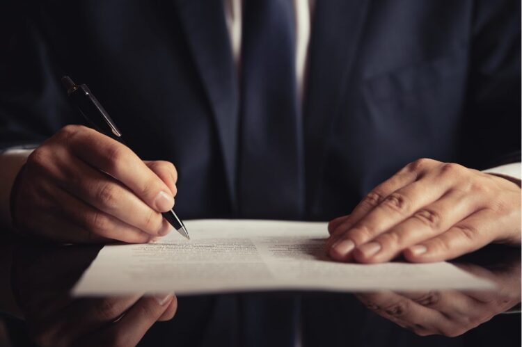 Considerações acerca da Lei 13.866 de 27 de agosto de 2019 (dispõe sobre a possibilidade de a identidade do denunciante ser mantida em sigilo em caso de denúncias formuladas ao TCU) e sua correlação com a (moderna) regulamentação do TCE-PR.